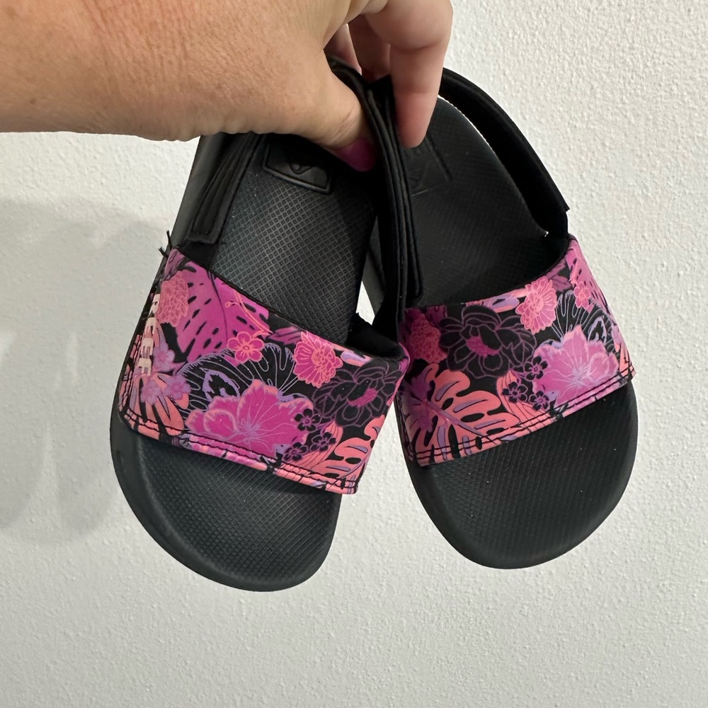 Reef Floral Pink and Black Slide Sandals 9/10